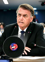 Medalha exibida por Bolsonaro no STF deve ser cassada pelo Comando do Exército no governo Lula caso ocorra punição militar