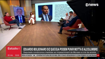 Bolsonaro participa de motociata com apoiadores pelas ruas de Brasília