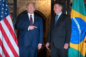 Trump cita Bolsonaro e Paulo Figueiredo em ordem que oficializou o tarifaço ao Brasil